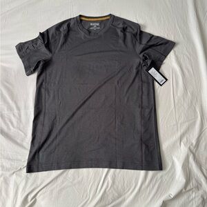 Rhône Invictus Training Shirt Mens Medium Gray Athletic Short Sleeve Tee NWT